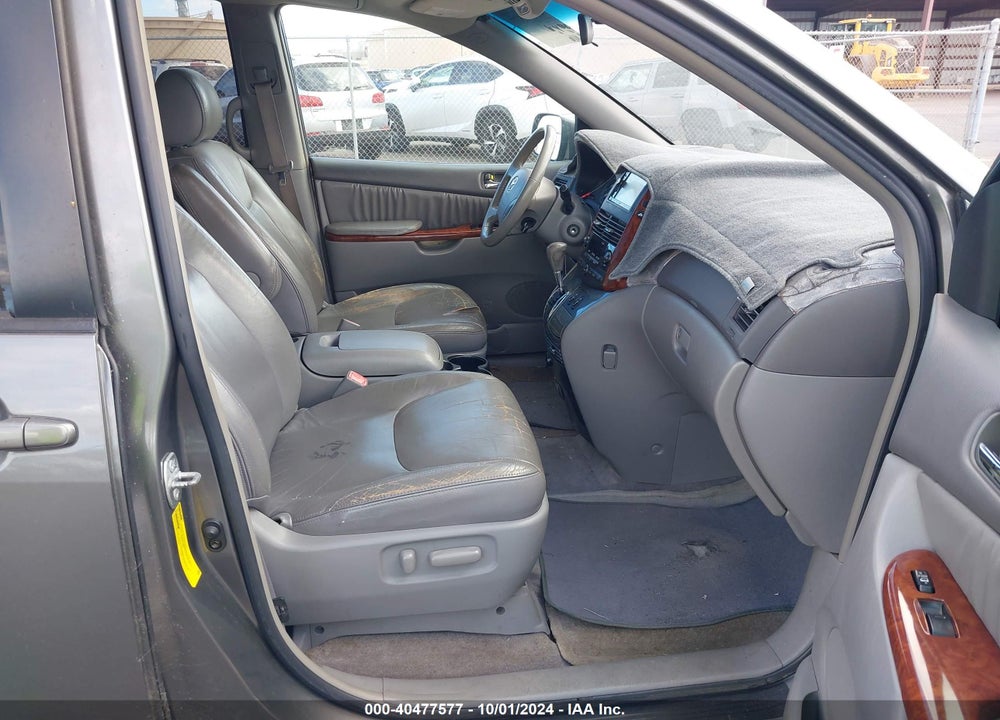 2005 TOYOTA SIENNA XLE VIN: 5TDZA22C05S333505