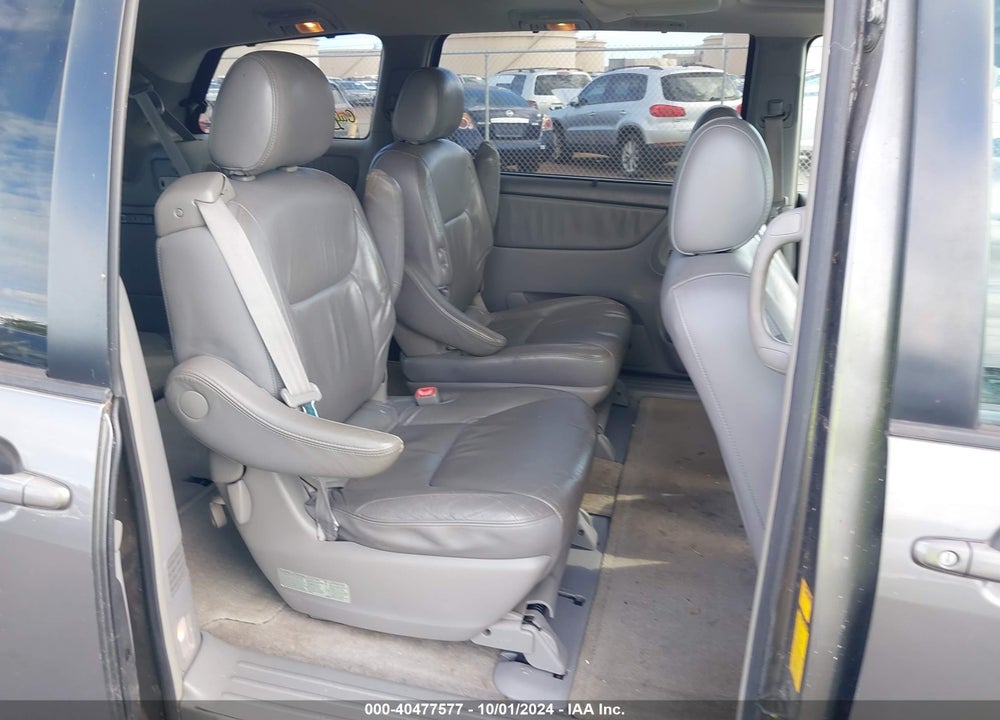 2005 TOYOTA SIENNA XLE VIN: 5TDZA22C05S333505