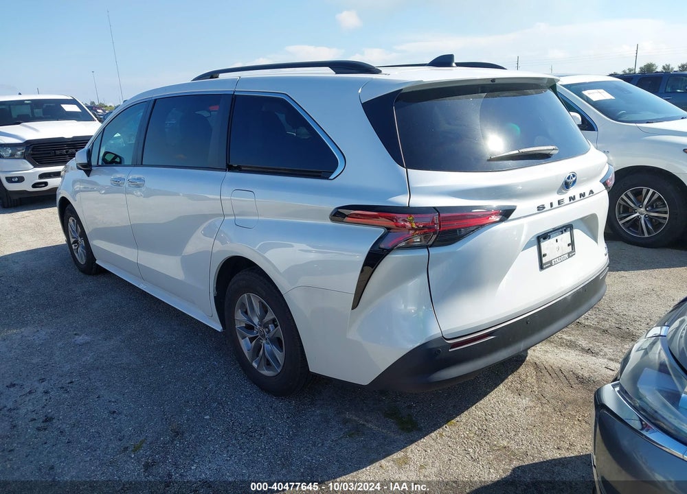 2022 TOYOTA SIENNA XLE VIN: 5TDYRKEC9NS086212