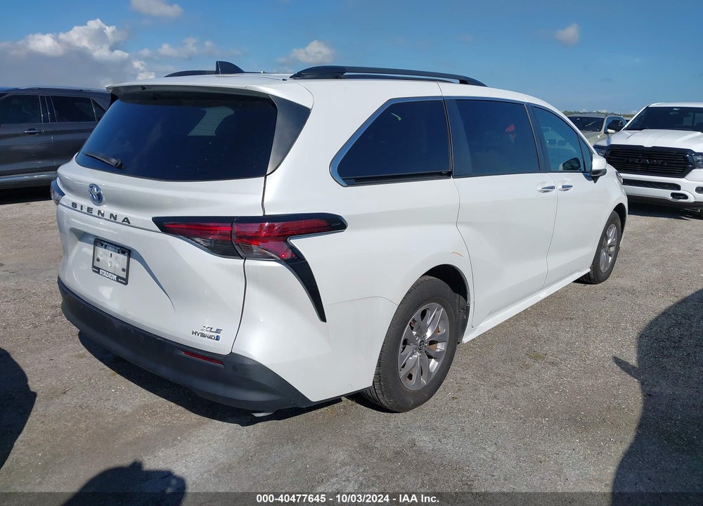 2022 TOYOTA SIENNA XLE VIN: 5TDYRKEC9NS086212