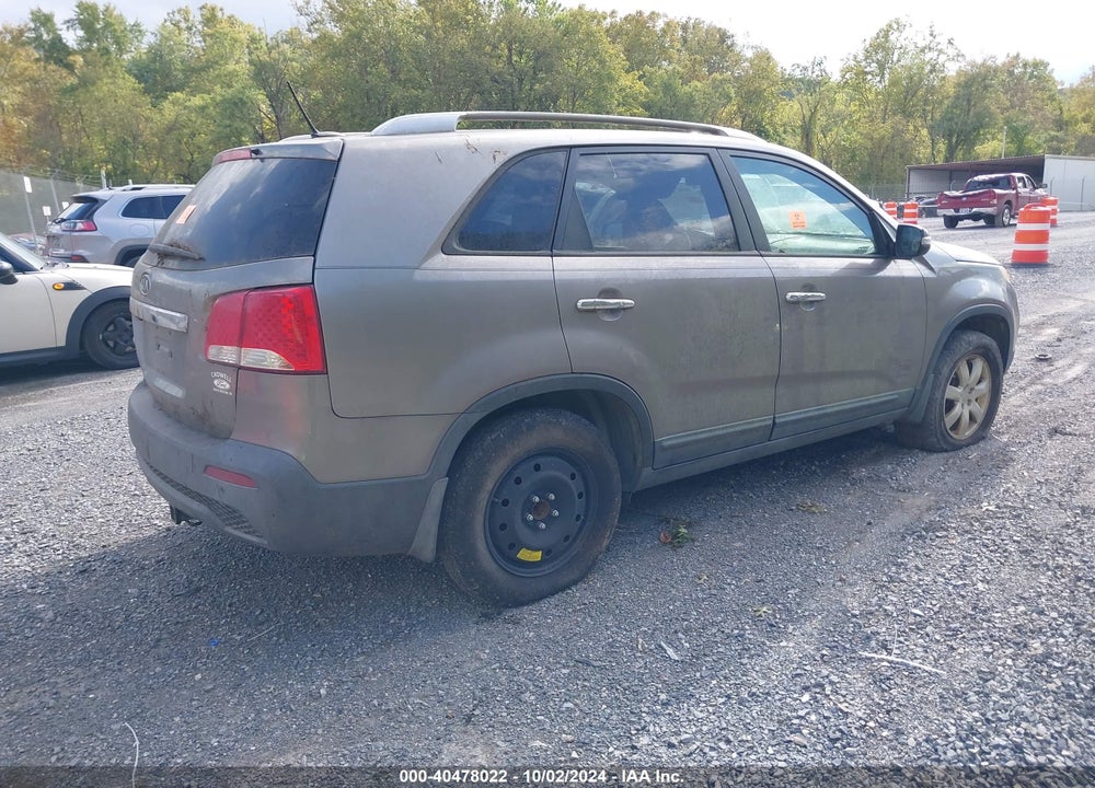 2011 KIA SORENTO LX VIN: 5XYKT4A16BG033273