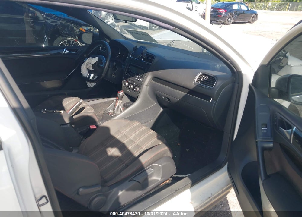 2011 VOLKSWAGEN GTI 2-DOOR VIN: WVWEV7AJ7BW055889