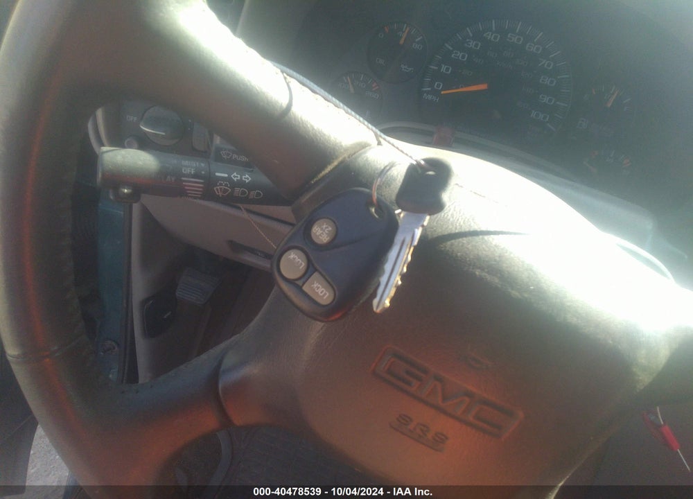 1998 GMC SAFARI SLE VIN: 1GKEL19W3WB520155