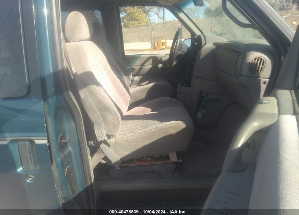 1998 GMC SAFARI SLE VIN: 1GKEL19W3WB520155