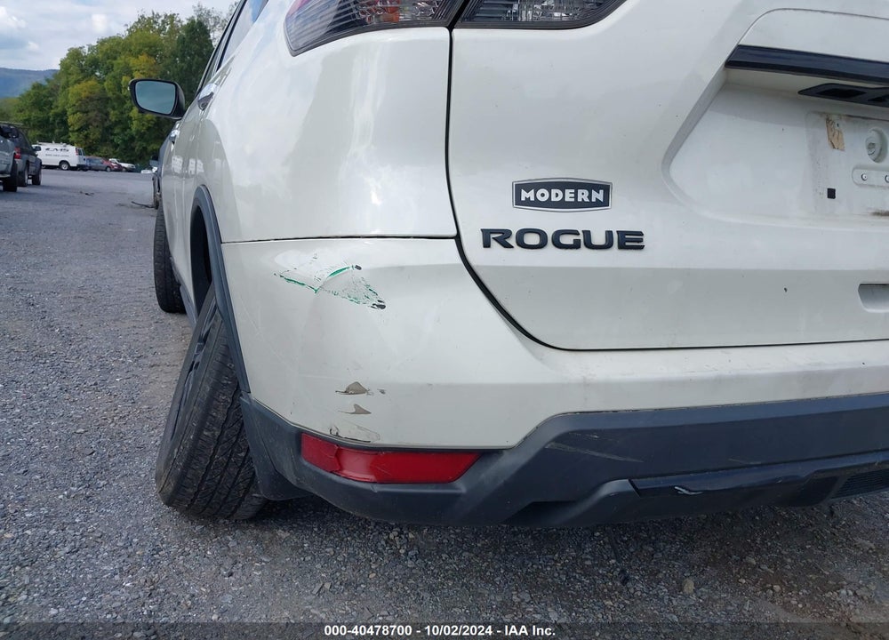 2018 NISSAN ROGUE SV VIN: 5N1AT2MT4JC741730