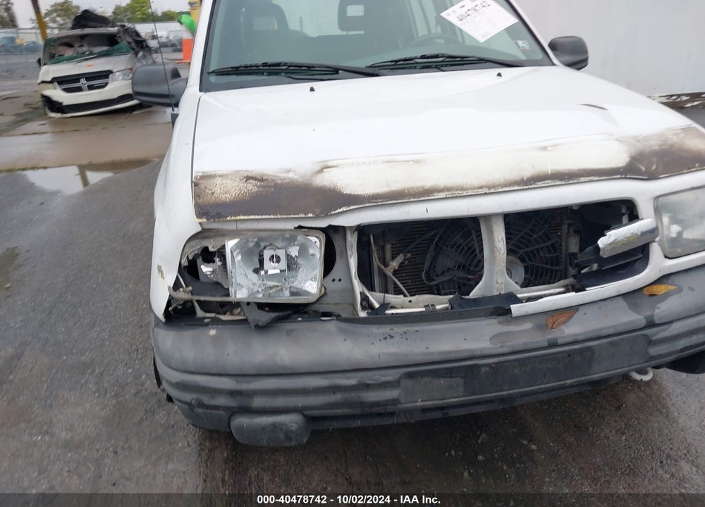 2002 CHEVROLET TRACKER HARD TOP BASE VIN: 2CNBJ13C526932640