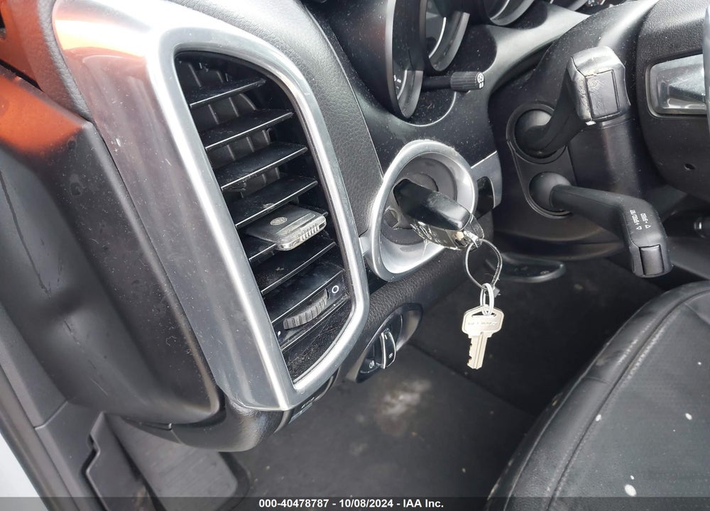 2016 PORSCHE CAYENNE VIN: WP1AA2A26GLA10293