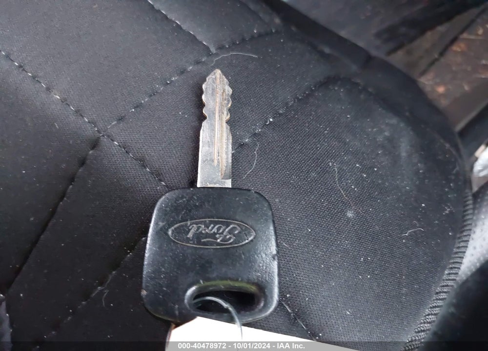 2004 FORD ESCAPE XLS VIN: 1FMYU02114KA62946