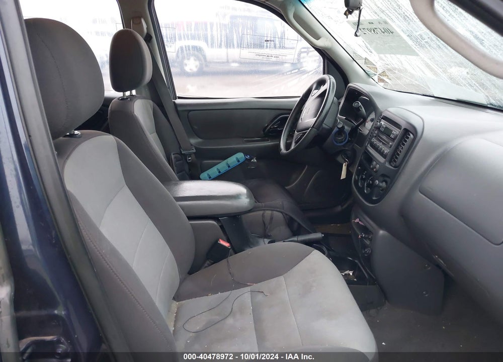 2004 FORD ESCAPE XLS VIN: 1FMYU02114KA62946