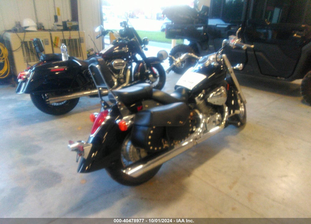 2004 HONDA VT750 C VIN: JH2RC50044K012181