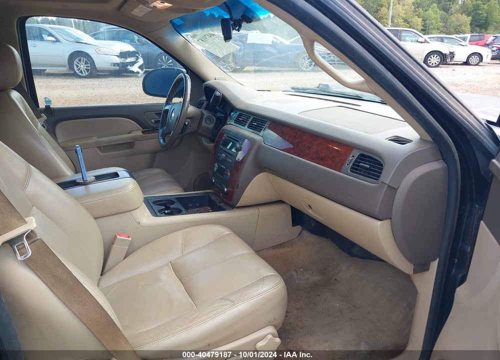 2014 CHEVROLET SUBURBAN 1500 LT VIN: 1GNSCJE01ER110628