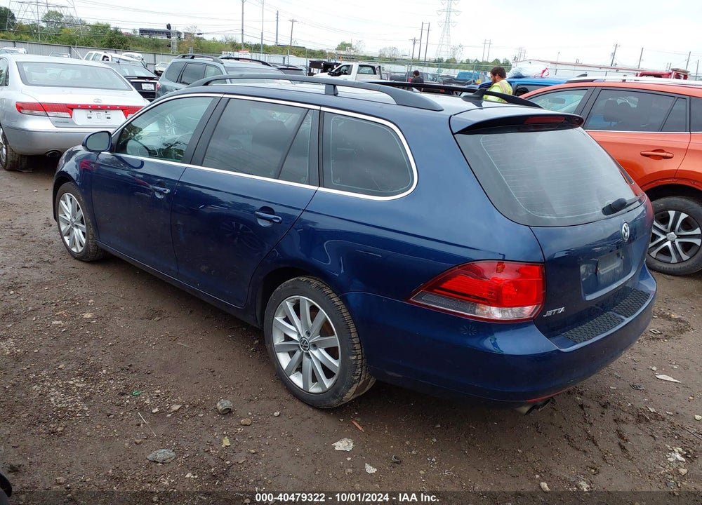 2011 VOLKSWAGEN JETTA SPORTWAGEN 2.0L TDI VIN: 3VWPL7AJ8BM611056