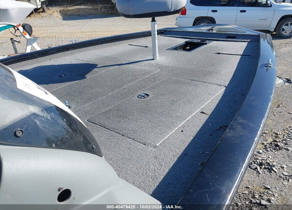 2017 TRACKER MARINE BASSBOAT VIN: BUJ31662E617