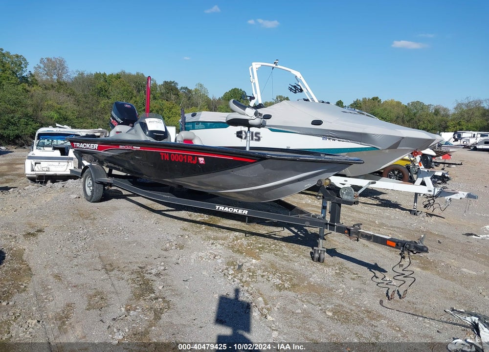 2017 TRACKER MARINE BASSBOAT VIN: BUJ31662E617