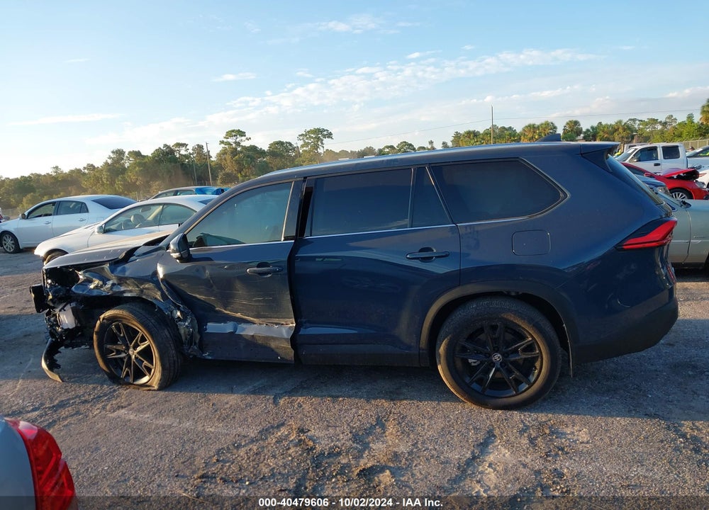 2024 TOYOTA GRAND HIGHLANDER PLATINUM VIN: 5TDAAAB51RS037715
