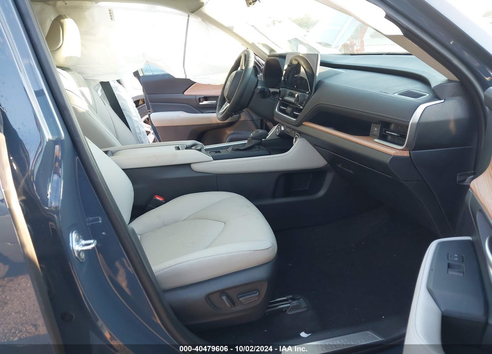 2024 TOYOTA GRAND HIGHLANDER PLATINUM VIN: 5TDAAAB51RS037715