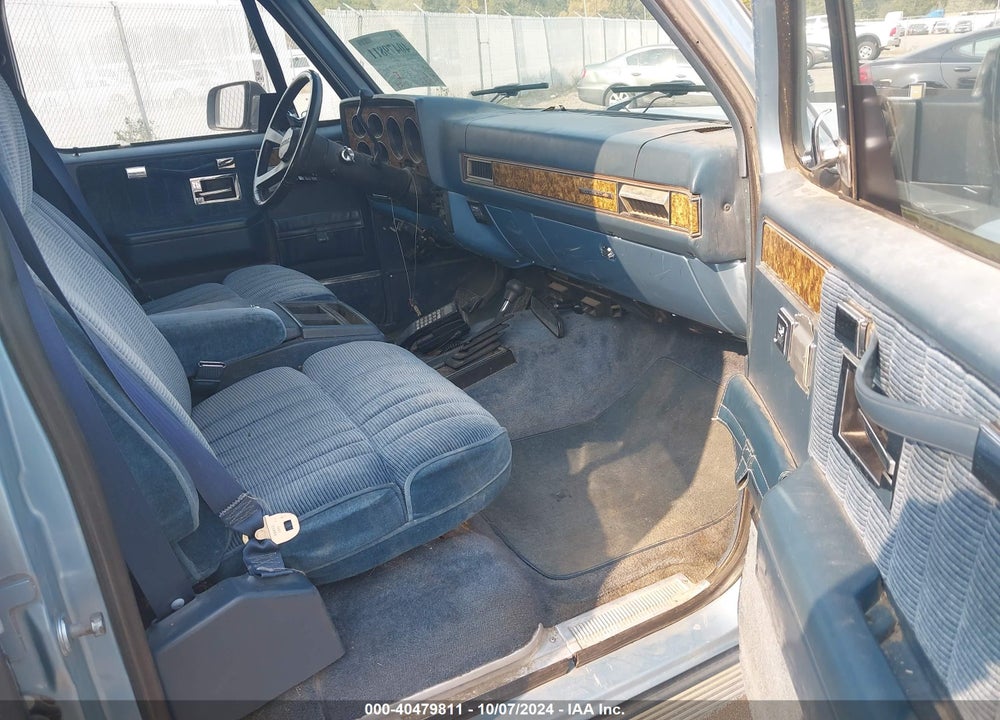 1991 CHEVROLET SUBURBAN V1500 VIN: 1GNEV16K3MF143377
