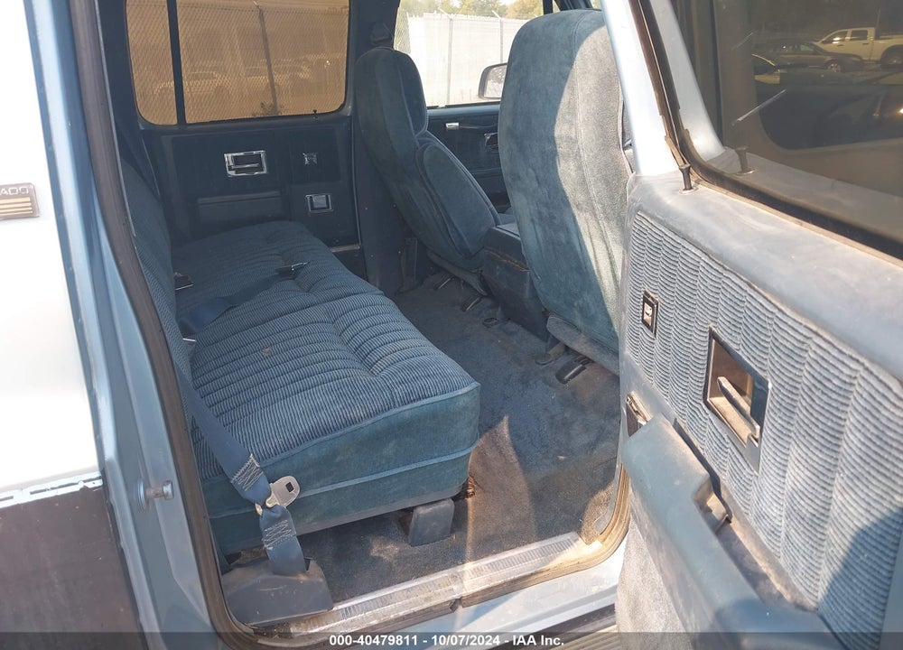 1991 CHEVROLET SUBURBAN V1500 VIN: 1GNEV16K3MF143377