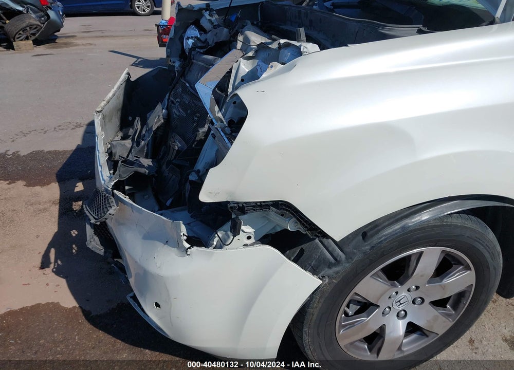 2015 HONDA PILOT TOURING VIN: 5FNYF4H90FB042397