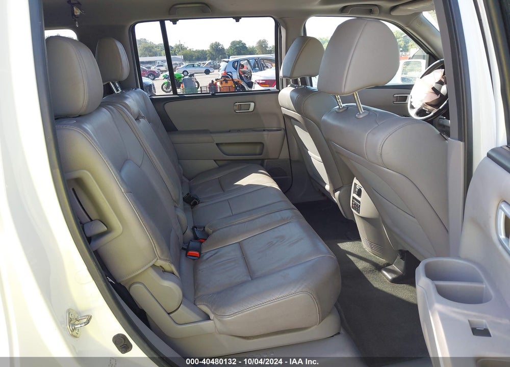 2015 HONDA PILOT TOURING VIN: 5FNYF4H90FB042397