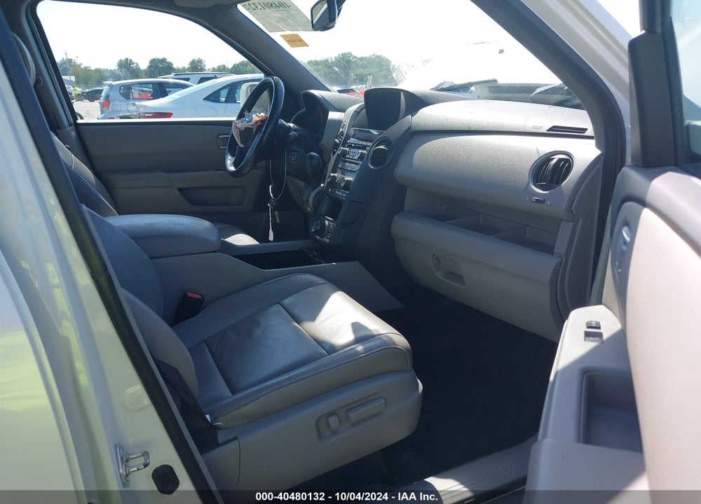 2015 HONDA PILOT TOURING VIN: 5FNYF4H90FB042397