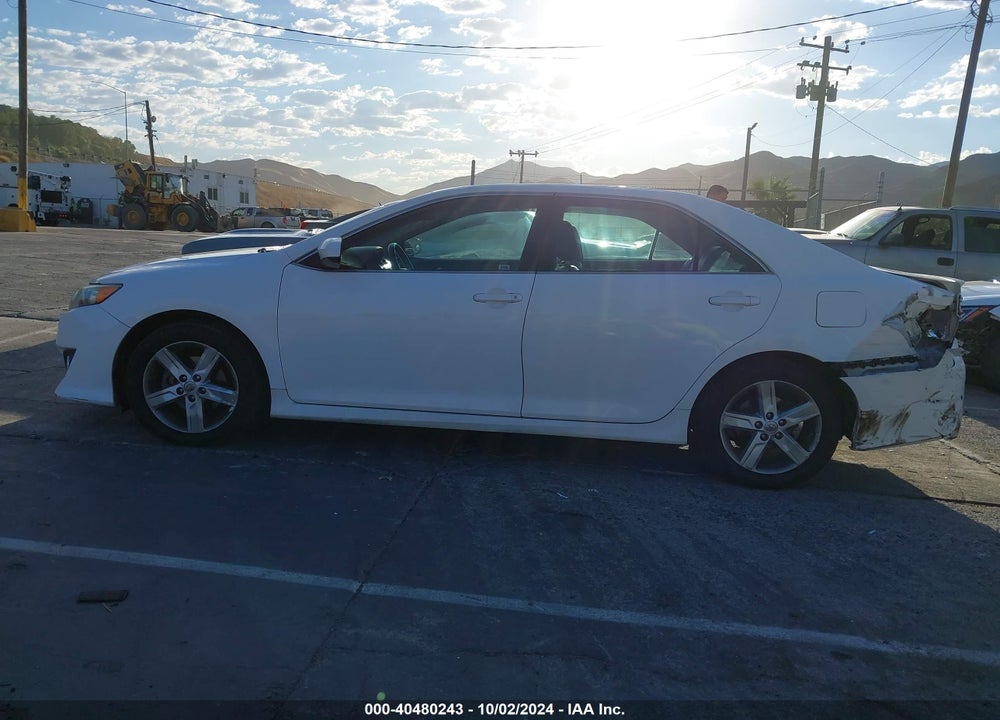 2014 TOYOTA CAMRY SE VIN: 4T1BF1FK4EU870447