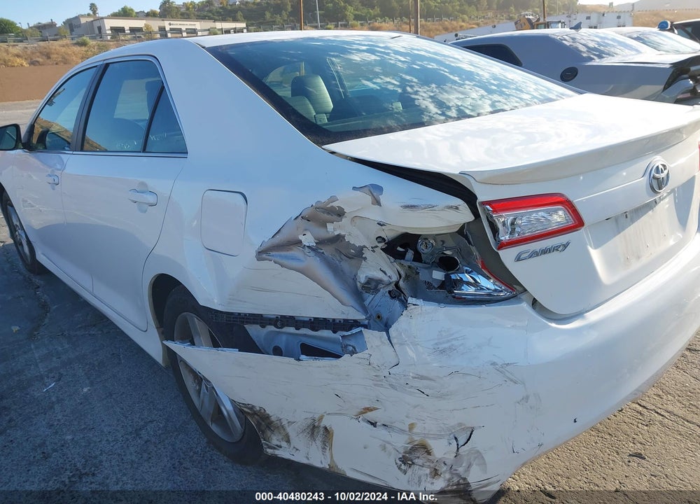 2014 TOYOTA CAMRY SE VIN: 4T1BF1FK4EU870447