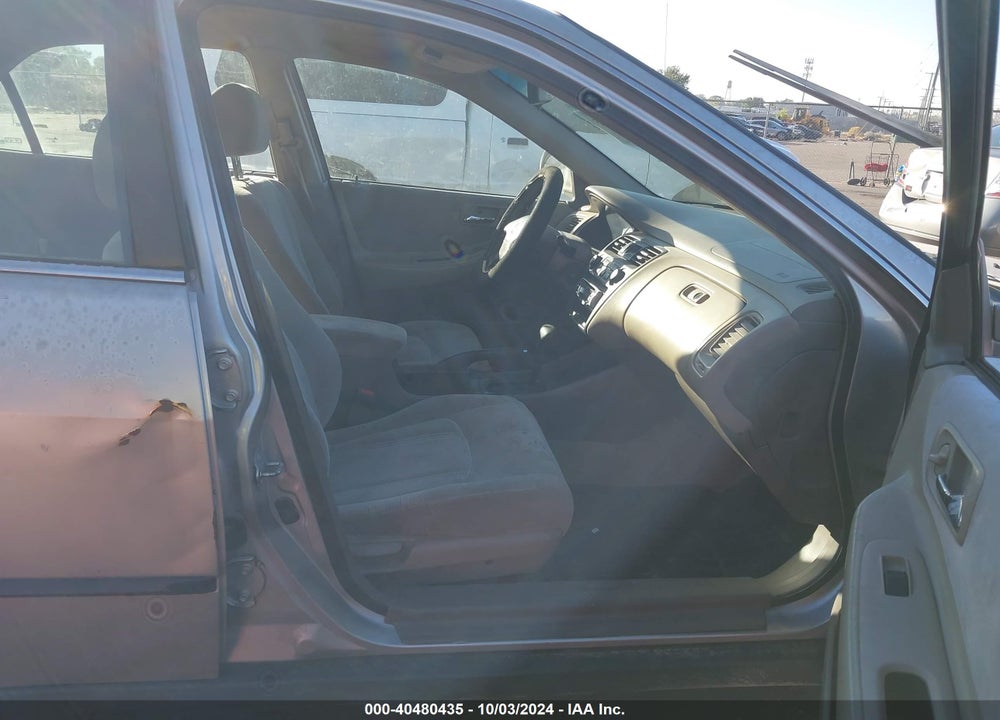 1999 HONDA ACCORD LX VIN: 1HGCG5642XA063610