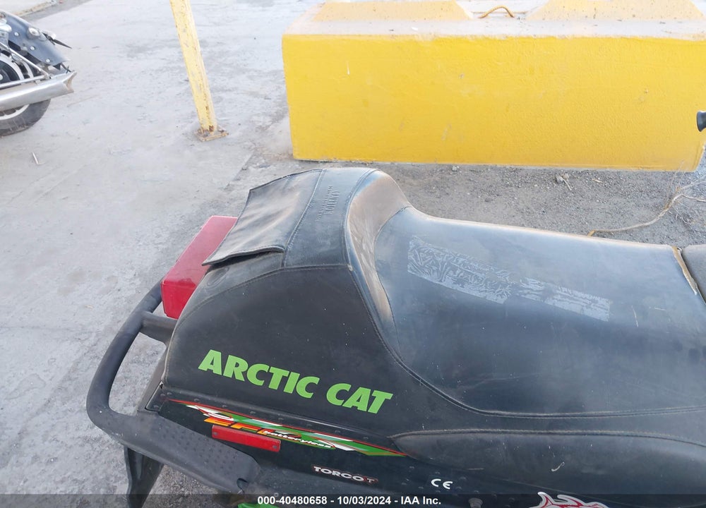 2001 ARCTIC CAT BEARCAT WIDE TRACK VIN: 4UF01SNW91T122984