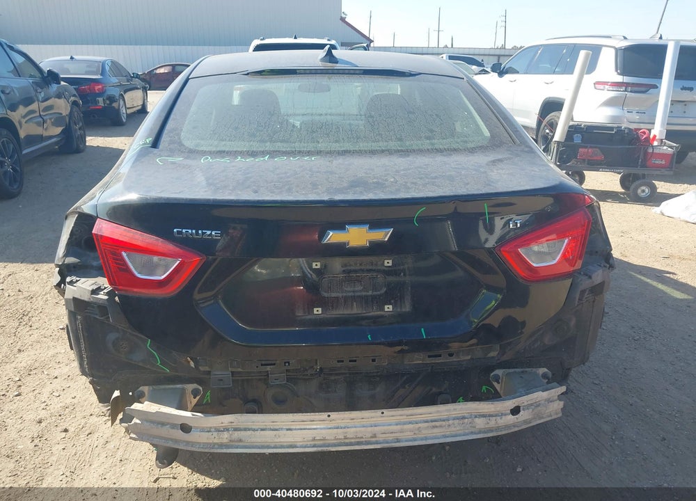 2018 CHEVROLET CRUZE LT AUTO VIN: 1G1BE5SM4J7126483