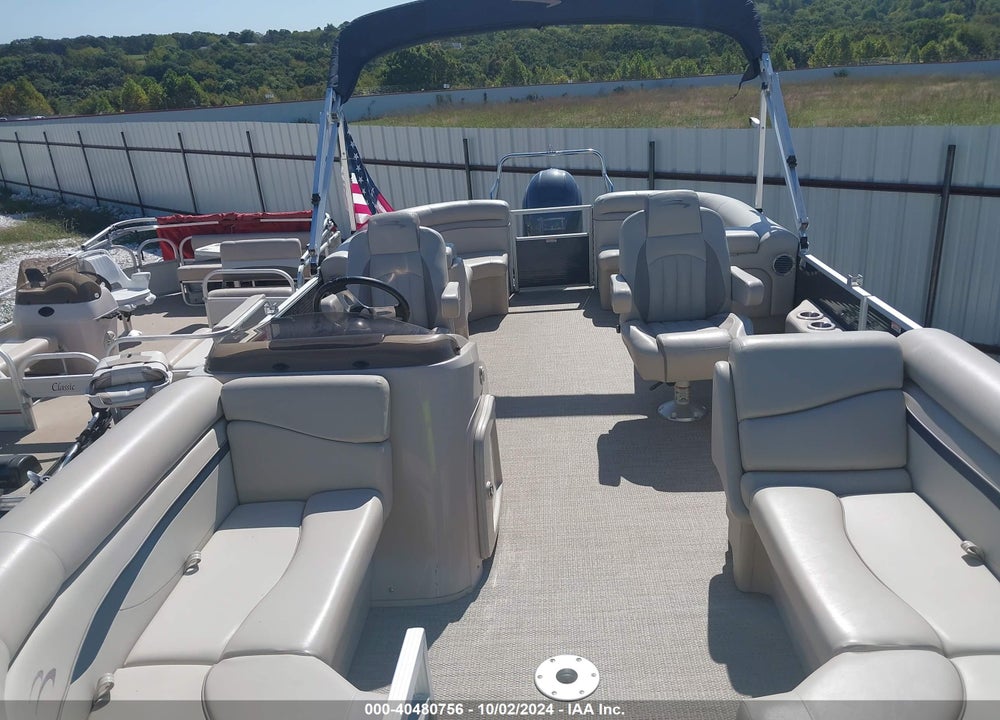 2018 BENNINGTON OTHER VIN: USETWF4579L718