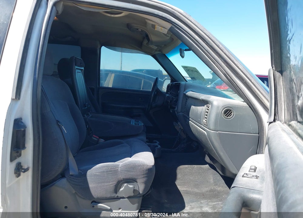 2001 CHEVROLET SILVERADO 1500 LS VIN: 2GCEC19V211237743