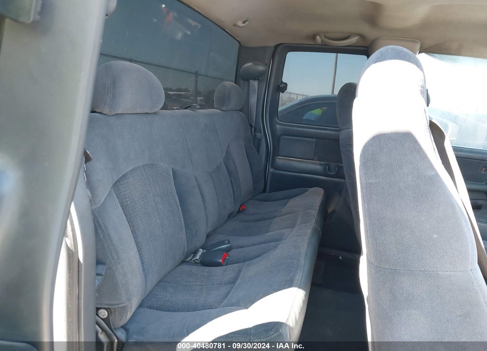 2001 CHEVROLET SILVERADO 1500 LS VIN: 2GCEC19V211237743