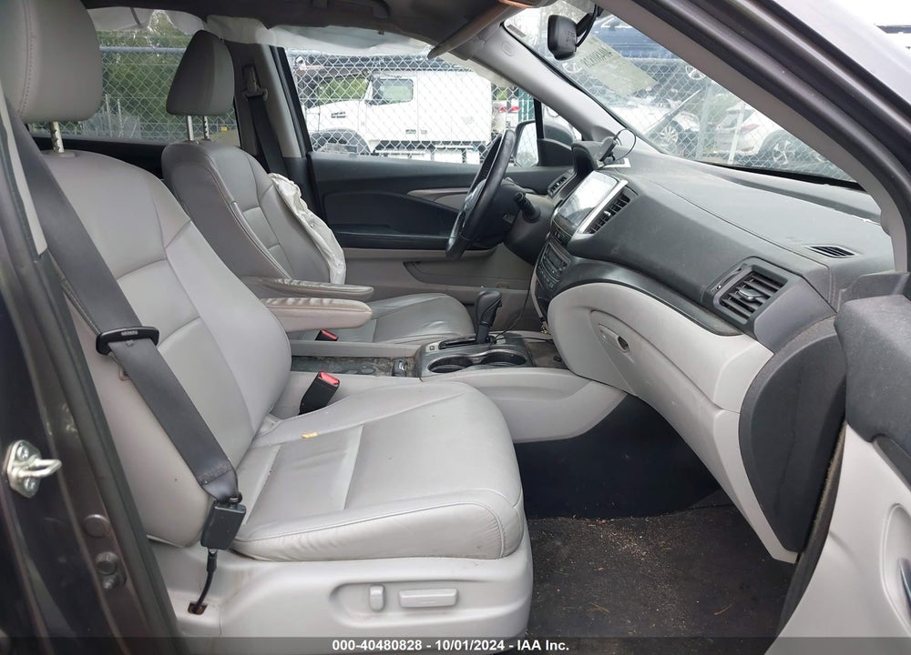 2017 HONDA PILOT EX-L VIN: 5FNYF6H55HB052659
