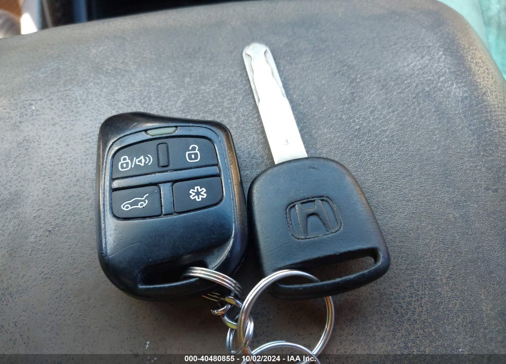 2004 HONDA PILOT LX VIN: 2HKYF18194H551640