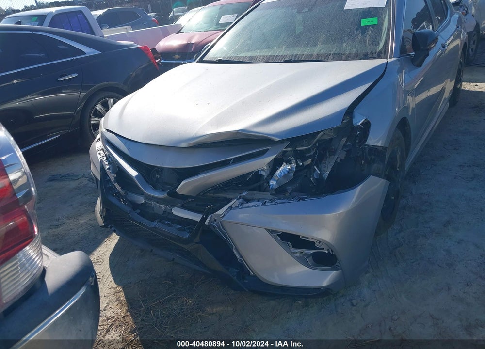 2018 TOYOTA CAMRY SE VIN: 4T1B11HK2JU615477
