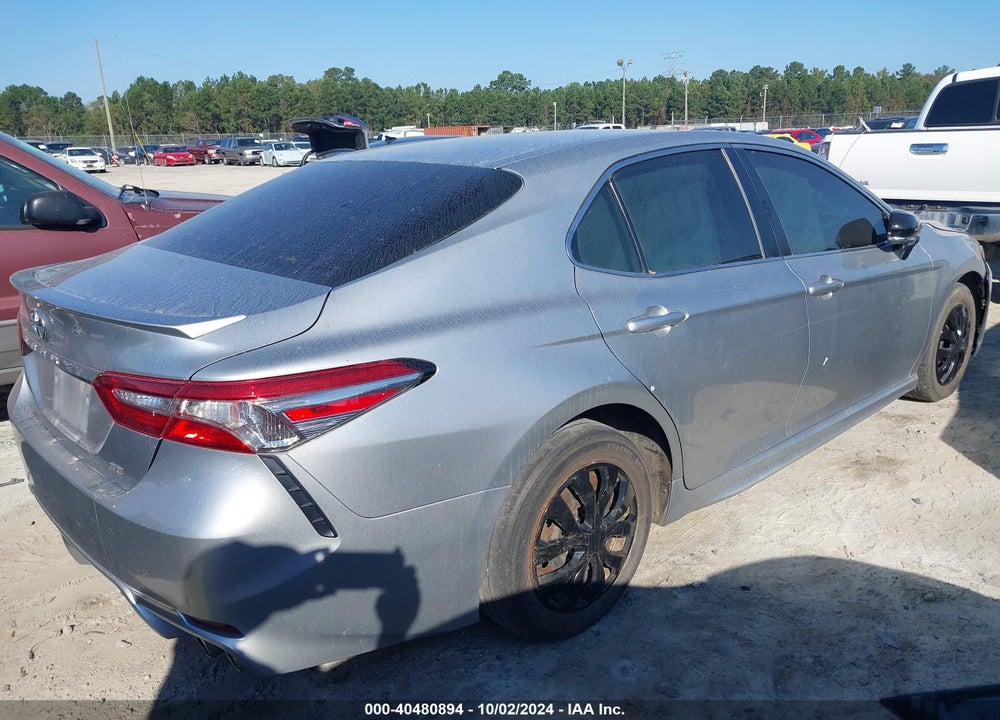 2018 TOYOTA CAMRY SE VIN: 4T1B11HK2JU615477