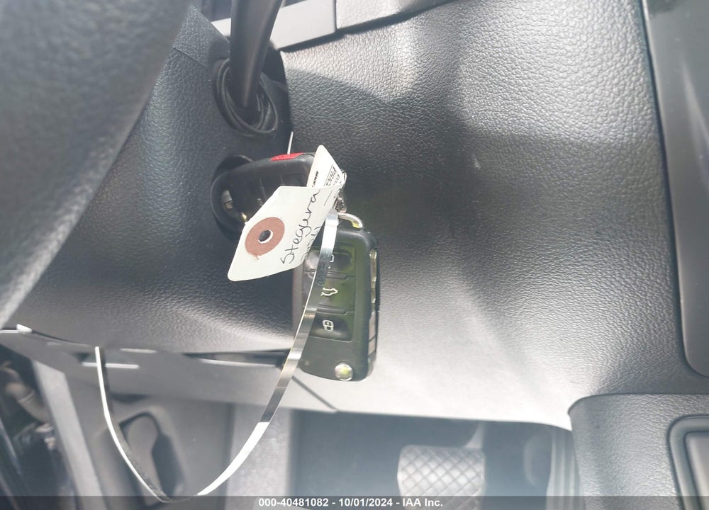 2011 VOLKSWAGEN TIGUAN S VIN: WVGBV7AX2BW508271