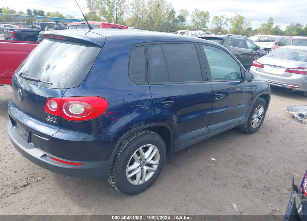 2011 VOLKSWAGEN TIGUAN S VIN: WVGBV7AX2BW508271