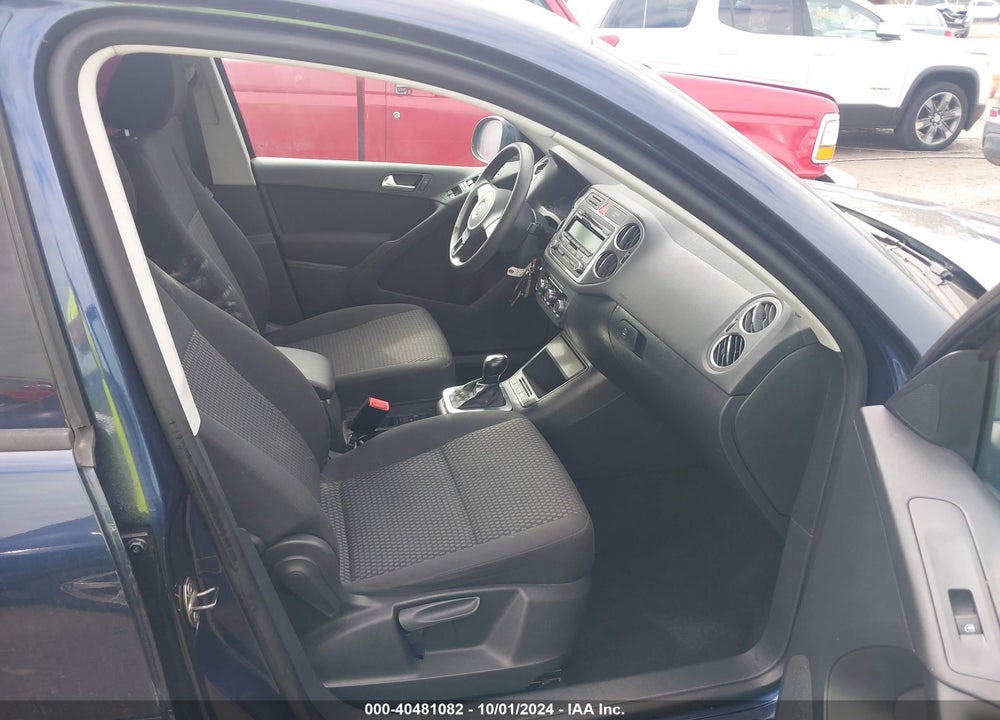 2011 VOLKSWAGEN TIGUAN S VIN: WVGBV7AX2BW508271