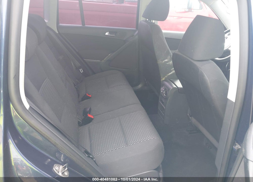 2011 VOLKSWAGEN TIGUAN S VIN: WVGBV7AX2BW508271