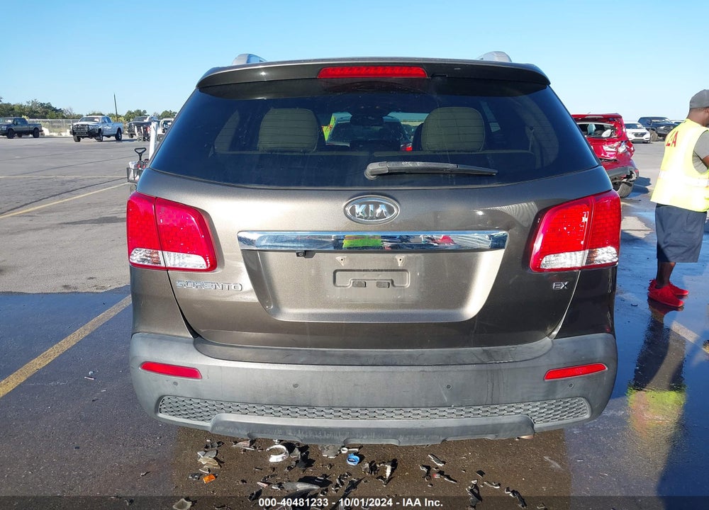 2013 KIA SORENTO EX VIN: 5XYKUDA68DG386335