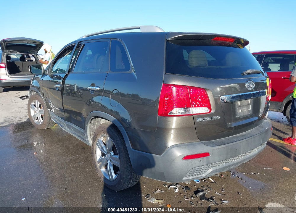 2013 KIA SORENTO EX VIN: 5XYKUDA68DG386335