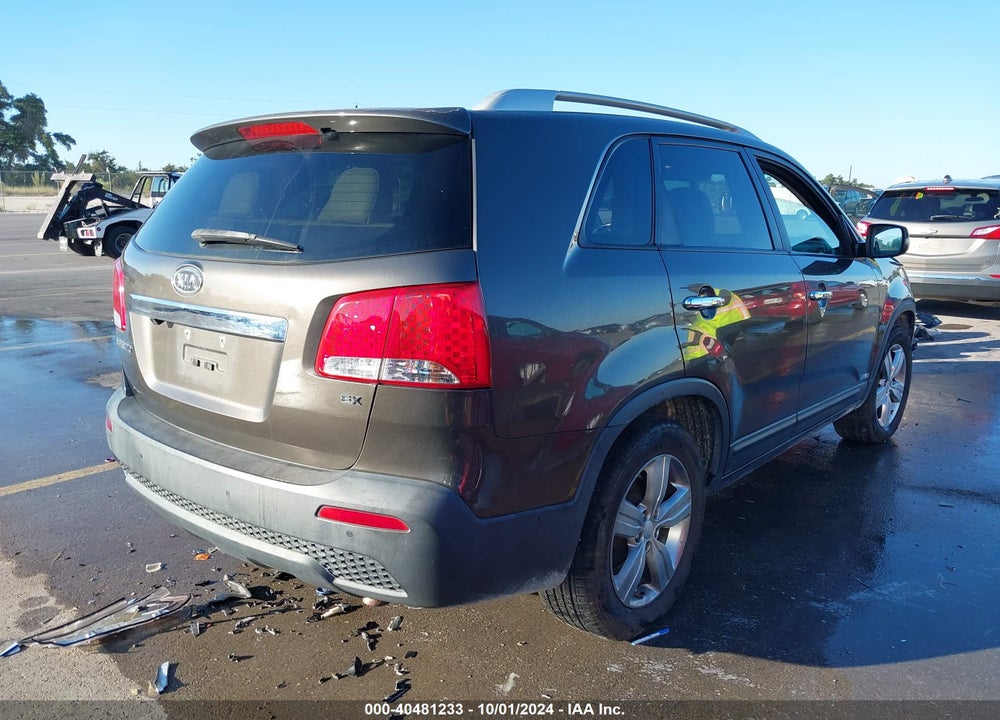 2013 KIA SORENTO EX VIN: 5XYKUDA68DG386335