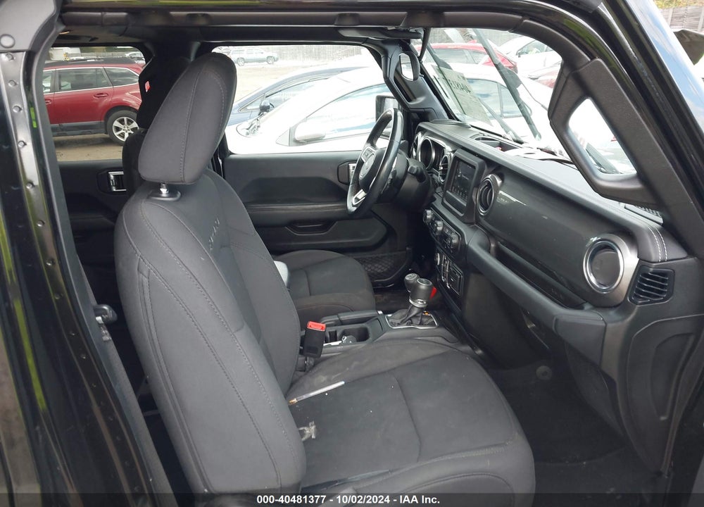 2019 JEEP WRANGLER UNLIMITED SAHARA 4X4 VIN: 1C4HJXEN8KW593054