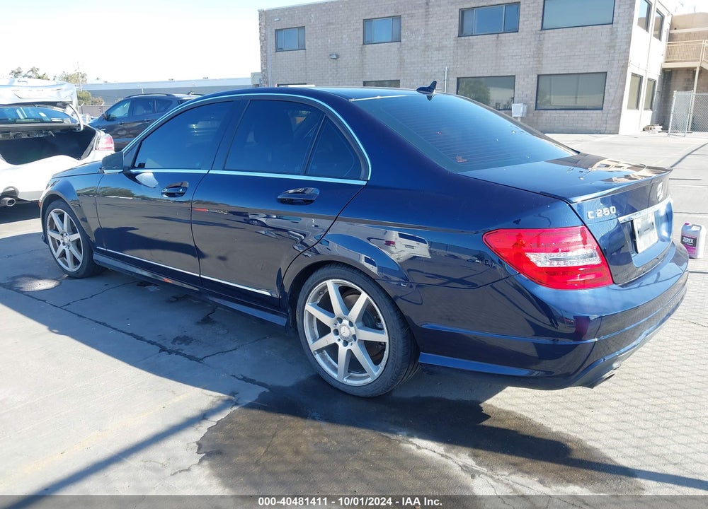 2014 MERCEDES-BENZ C 250 LUXURY/SPORT VIN: WDDGF4HB4EG247908