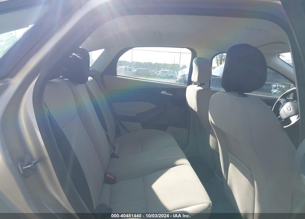 2018 FORD FOCUS SE VIN: 1FADP3F2XJL275971