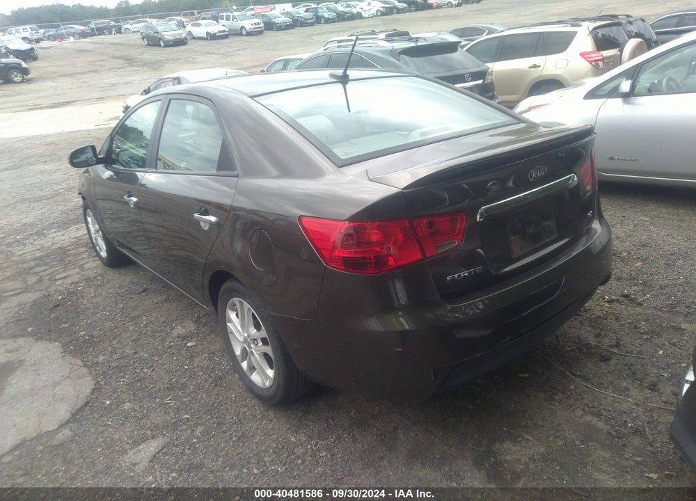 2011 KIA FORTE VIN: KNAFU4A22B5443999