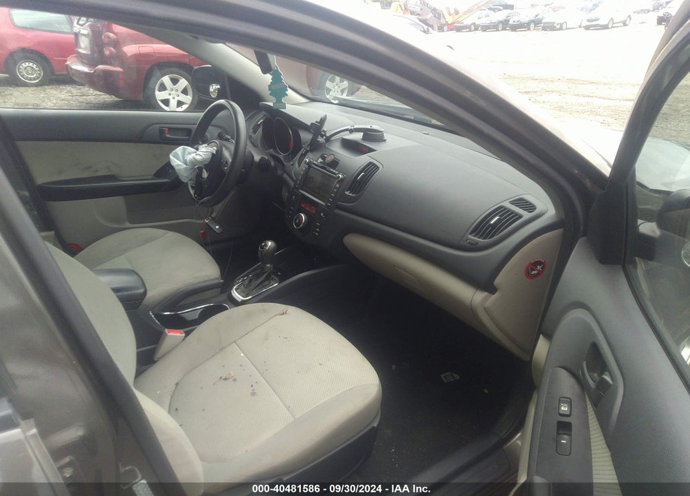 2011 KIA FORTE VIN: KNAFU4A22B5443999