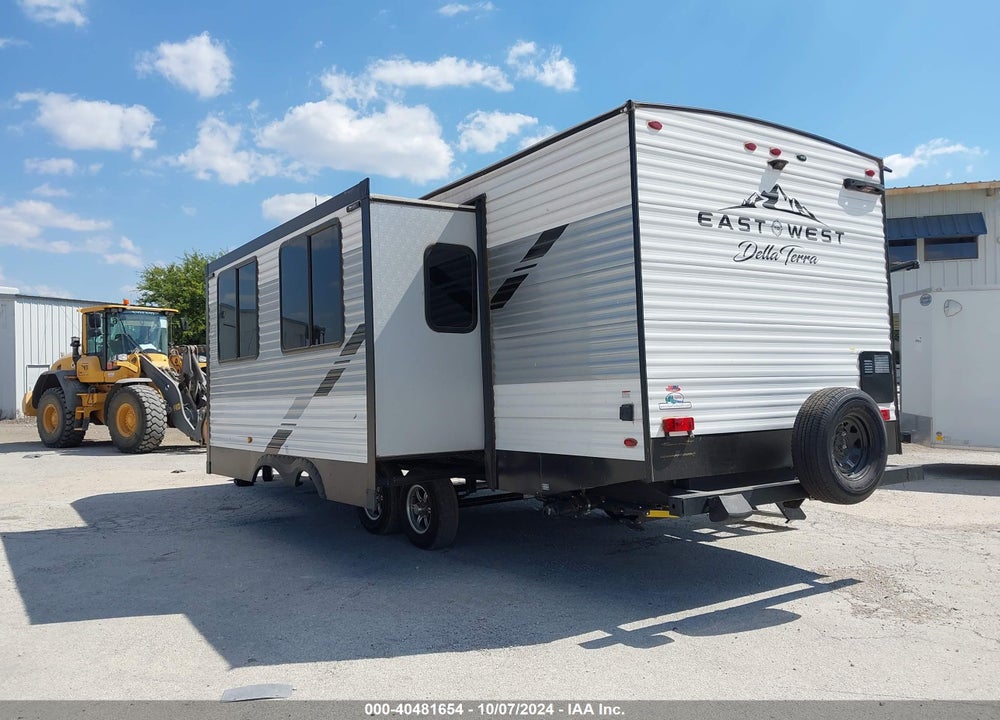 2023 FOREST RIVER DELLA TERRA M-261RB VIN: 5ZT2DERBXP9011672